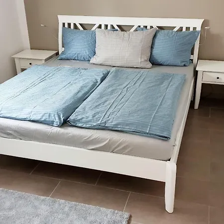 Angela - 6 Personen 3 Schlafzimmer 4 *