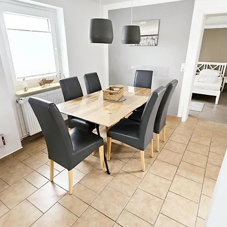 Angela - 6 Personen 3 Schlafzimmer 4